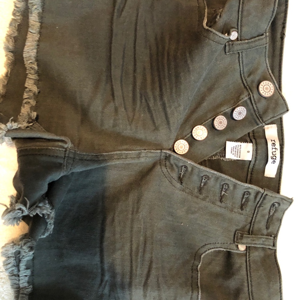 Refuge Charlotte Ruse Forrest green button front shorts